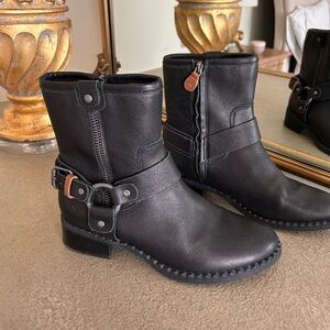 Kenneth Cole Black Leather Ankle Boots with Buckle